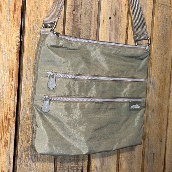 Baggallini Shoulder Bag - Picture 2 of 6